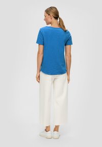 s.Oliver MIT V-AUSSCHNITT - T-Shirt basic - royalblau
