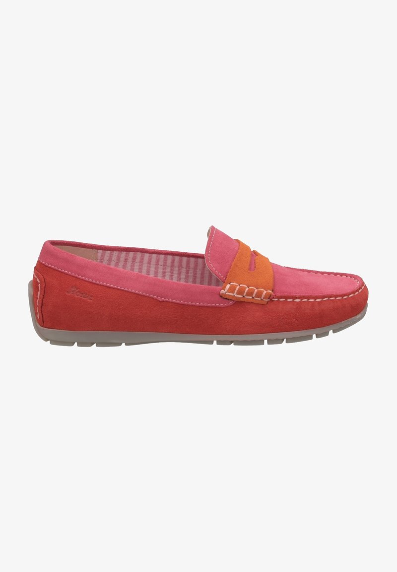 Mocassins en daim rose et rouge avec une lanière accent orange. Ils présentent un bout arrondi, une semelle intérieure rembourrée et une semelle extérieure en caoutchouc pour une meilleure traction.