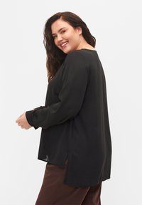 Zizzi SOLID WITH V-NECK - Pluus - black