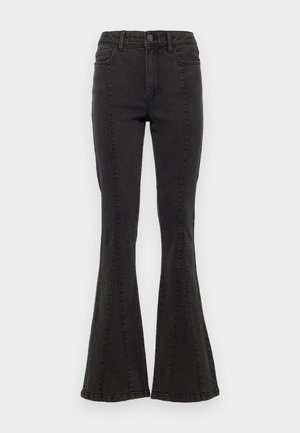 Μαύρα τζιν φαρδιά με ψηλή μέση, με πλευρικές ραφές και καθαρό φινίρισμα στο τελείωμα. Το ύφασμα έχει λεία υφή με ελαφριά ελαστικότητα.