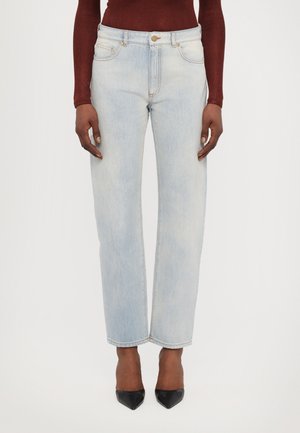 Jeans azzurri chiari a vita alta con gamba dritta in denim con una finitura sbiadita. Presenta due tasche anteriori e una chiusura a bottone.