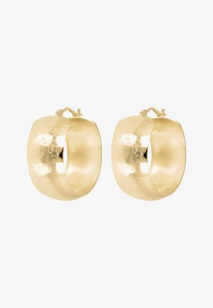 Złote kolczyki w kształcie obręczy o fakturowanej powierzchni i gładkich, zaokrąglonych krawędziach. Posiadają bezpieczny zamek, który umożliwia łatwe zakładanie.