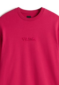 Ljusrosa sweatshirt med rund halsringning och broderad "vans."-logotyp i matchande färg. Tillverkad av mjukt bomullstyg, minimalistisk design.