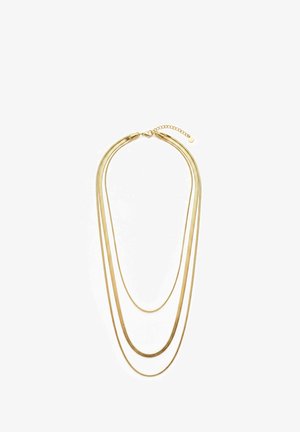 Dreischichtige Goldkette mit feinen Ketten und Karabinerverschluss auf weißem Hintergrund.