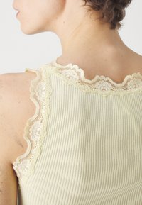 Rosemunde REGULAR VINTAGE - Top - lemon creme