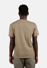 Trendsplant ESSENTIAL  - Jednoduché tričko - tobacco