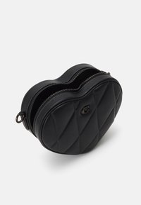 COACH QUILTED HEART  - Torba čez telo - black