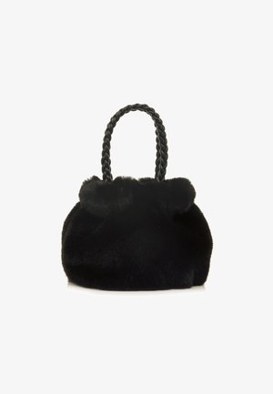 Zwarte nepbont handtas met een geplooide bovenkant, gevlochten hengsels en een zachte textuur. Ronde vorm met een weelderige uitstraling.