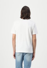 TOM TAILOR BASIC CREW NECK - Camiseta básica - white