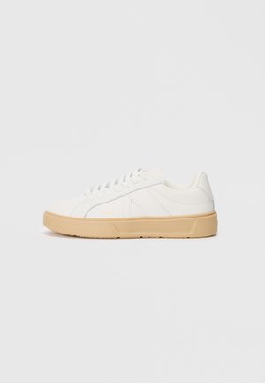 ESSENCE UNISEX - Sneakers - white/gum