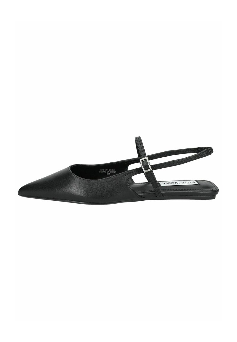 Ballerine slingback in pelle nera con punta affusolata, cinturino alla caviglia con fibbia in argento e suola piatta. Texture liscia e design minimalista.