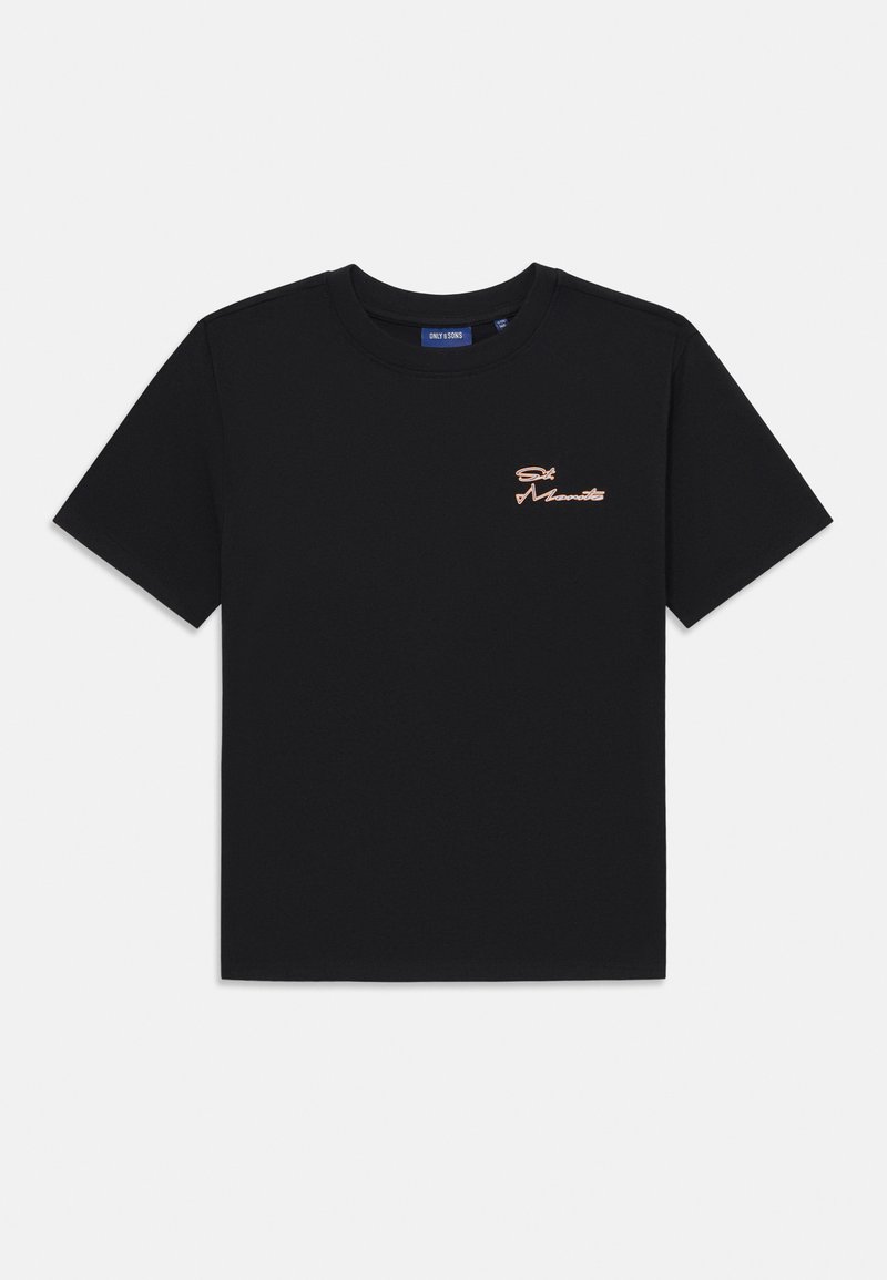 T-shirt en coton noir avec un col rond et des manches courtes, présentant un petit logo rose brodé en cursive sur le côté gauche de la poitrine.