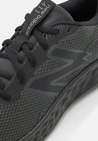 New Balance 411 - Løpesko for vei - black