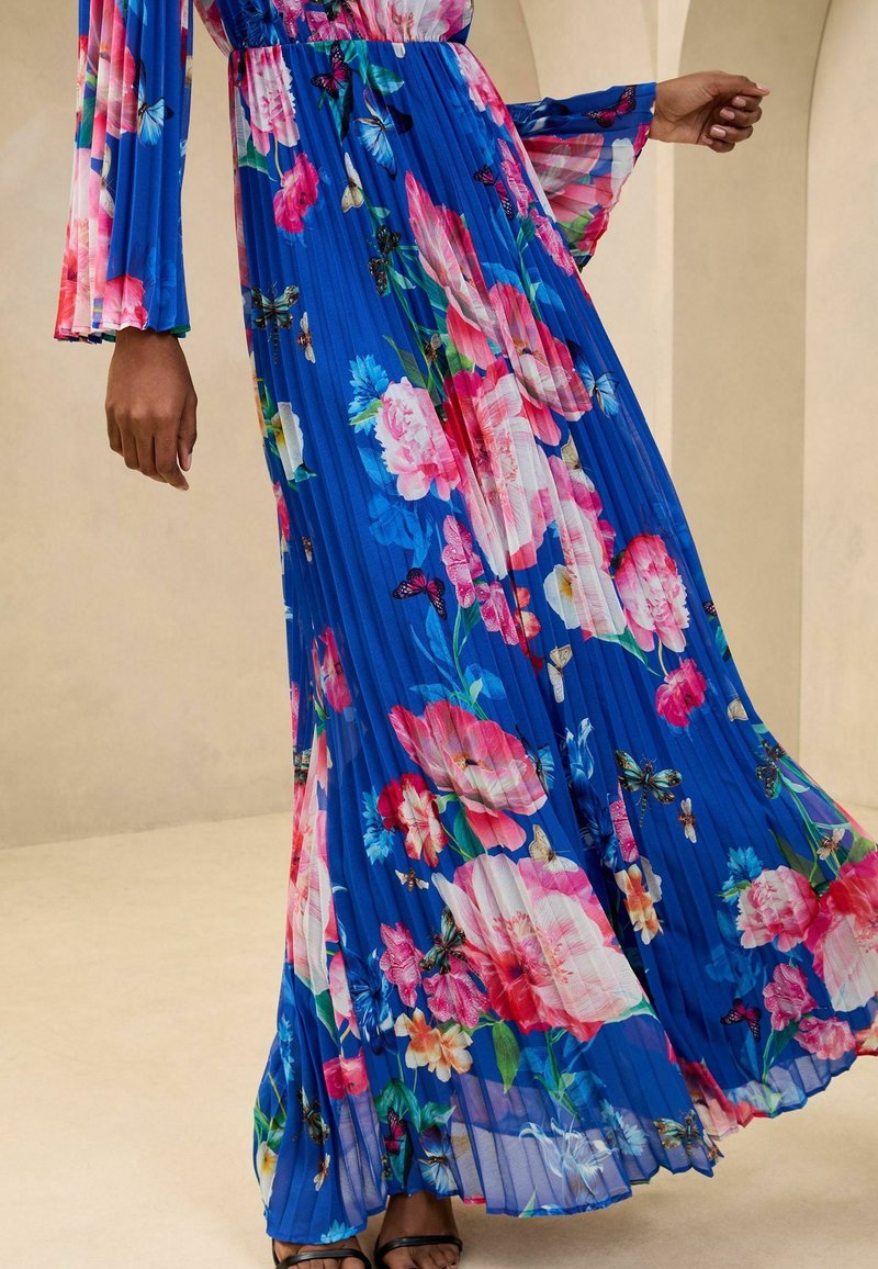 knee length dresses for ladies Laxmi Accordion Pleat Maxi Dress Kelly Green– Selfie Leslie main image 1