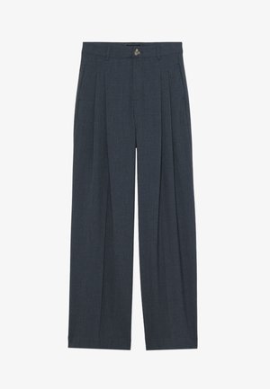 Plati bikses, izgatavotas no tekstitētas tumši pelēkas auduma, ar priekšējiem krokām, pogu aizdari un sānu kabatām papildu funkcionalitātei.