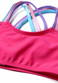 Top sportivo fucsia con una texture liscia e spalline multicolori in rosa, azzurro, viola e turchese. Design semplice con dettagli di cucitura.