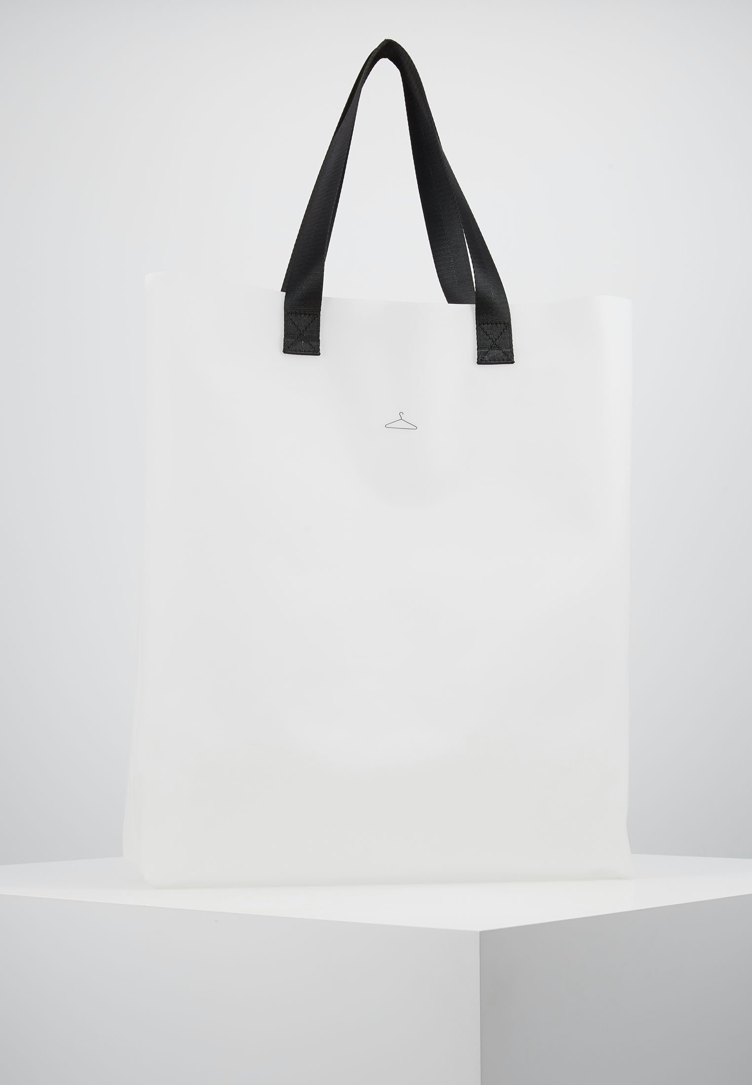 Holzweiler HANGER TOTE BIG Shoppingveske seethrough Holzweiler HANGER TOTE BIG Shoppingveske seethrough