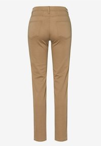 Pantalons en tissu extensible beige avec une coupe slim, dotés de poches arrière et d'une finition lisse. Design simple avec une coupe droite.