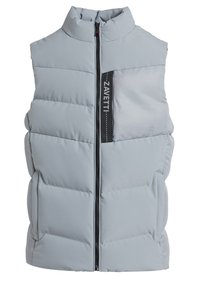 Svijetlo siva puffer prsluk s visokim ovratnikom, zatvaranjem na zip i kontrastnom prednjom džepom. Ima horizontalni kviltani uzorak i bočne džepove.