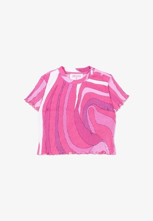 Różowy prążkowany top z krótkim rękawem z falistymi purpurowymi i białymi wzorami, okrągłym dekoltem i małym guzikiem przy kołnierzu.