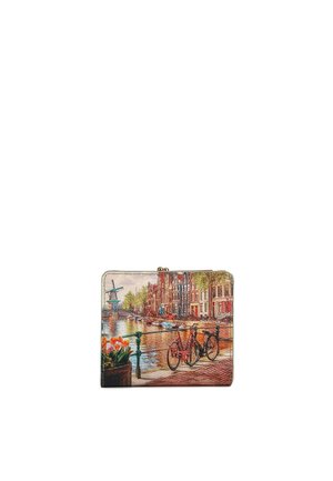 Portafoglio con una scena stampata di un canale, biciclette parcheggiate, tulipani in un vaso e edifici storici in mattoni lungo l'acqua.