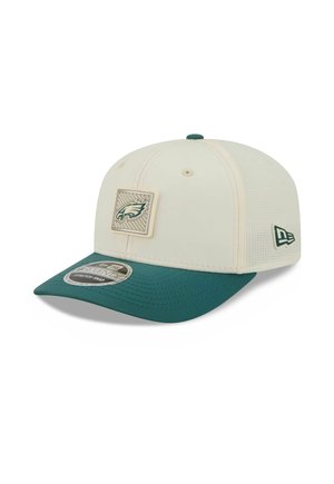 Baseballkappe mit cremefarbener Krone und grünem Schirm, mit Philadelphia Eagles Logo-Patch vorne und New Era Logo an der Seite.