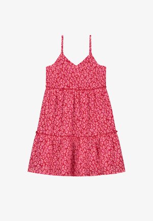 Robe sans manches rose avec un col en V, présentant un motif léopard, une taille froncée et un bas évasé à volants. Texture de tissu douce.