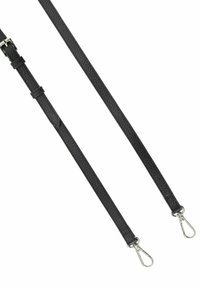 Czarny skórzany pasek o fakturze z metalowymi elementami w kolorze srebrnym, z dwoma hakiem na każdym końcu do mocowania, gładka powierzchnia oraz regulowana długość.