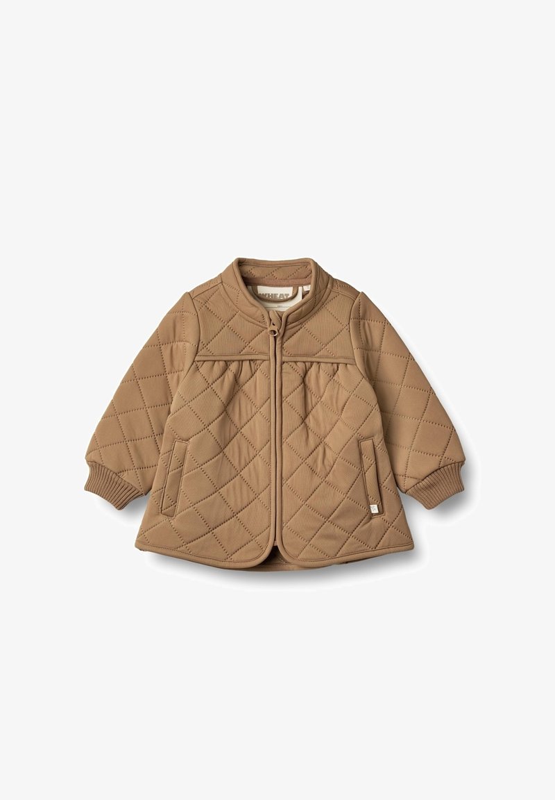 Veste matelassée beige avec un col rond, fermeture éclair à l'avant et deux poches latérales. Présente des poignets côtelés et une texture de tissu lisse.