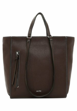 Sac cabas en cuir marron avec deux poignées, coutures apparentes, poche avant zippée et petit texte en argent avec le nom de la marque au centre avant.