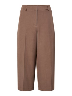 Pantalon marron à jambes larges et raccourci avec des plis sur le devant, des passants pour ceinture, et une fermeture éclair dissimulée sur le devant.