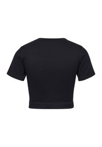 Sort cropped t-shirt med korte ærmer, lavet af ribget stof. Simpelt design med lige kant og rund halsudskæring.