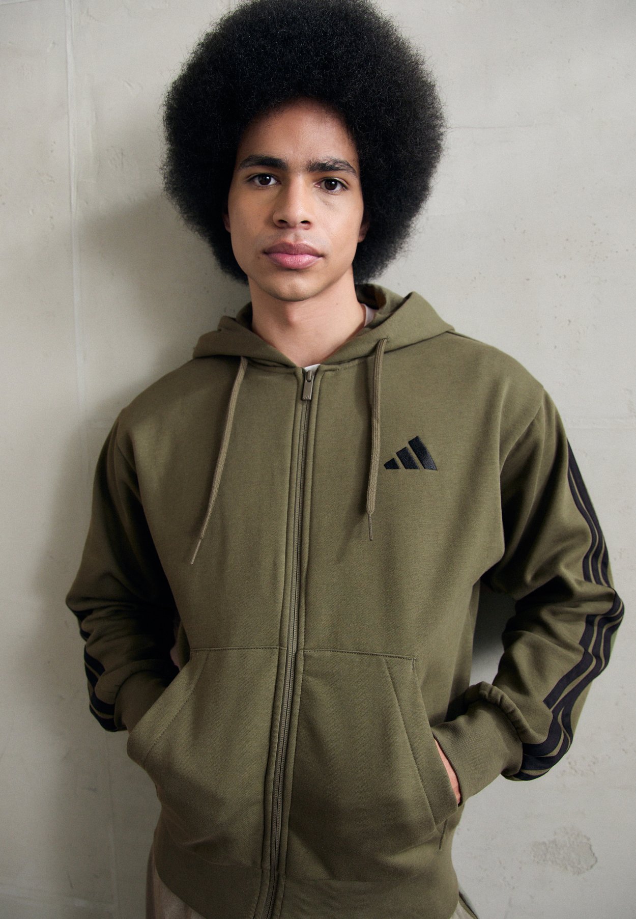 ESSENTIALS THREE STRIPES FLEECE