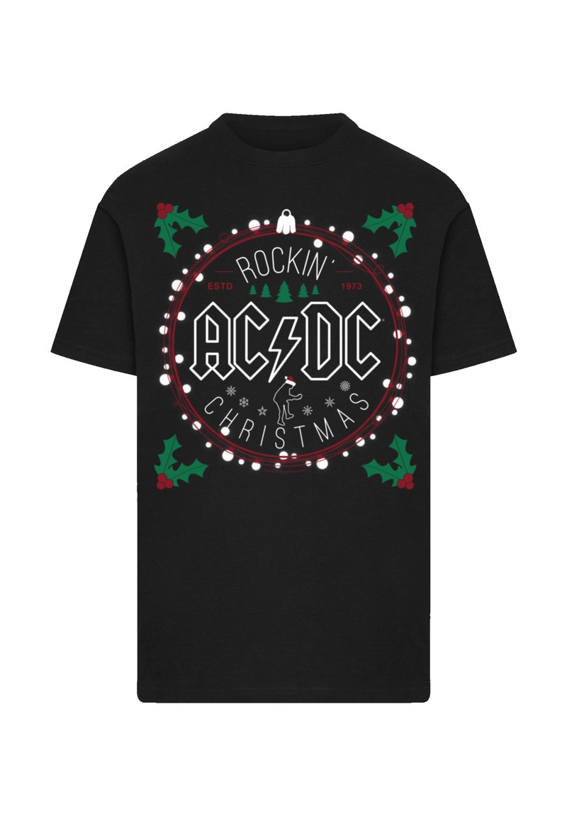 Zwart katoenen T-shirt met een cirkelvormige grafische afbeelding met de tekst "AC/DC", kerstverlichting, hulstbladeren en een beer met een kerstmanmuts.