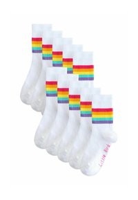 Calcetines de algodón blancos con bandas a rayas multicolores en rojo, amarillo, azul y púrpura. Presentan puños acanalados y el texto "Little Bird" en rosa.