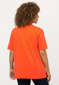 Ulla Popken RUNDHALSAUSSCHNITT - Camiseta básica - orange