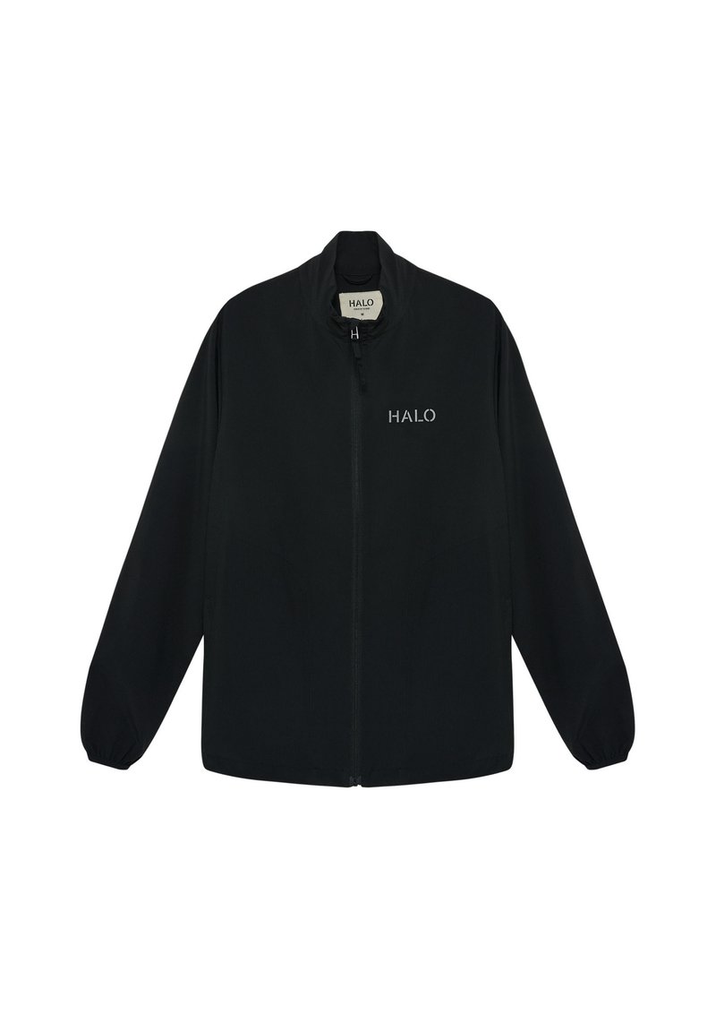 Czarna kurtka zapinana na zamek błyskawiczny z wysokim kołnierzem, elastycznymi mankietami i kieszeniami bocznymi. Z logo "HALO" w kolorze białym na piersi. Gładki, lekki materiał.