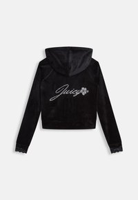 Casaco de capuz em veludo preto com um design cropped, apresentando um acabamento em renda nas mangas e um logo "Juicy" em strass com acentos florais nas costas.