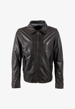 Bruine leren jas met ritssluiting, opstaande kraag en gestikte accenten. Heeft twee zijzakken en een gladde, glanzende textuur.