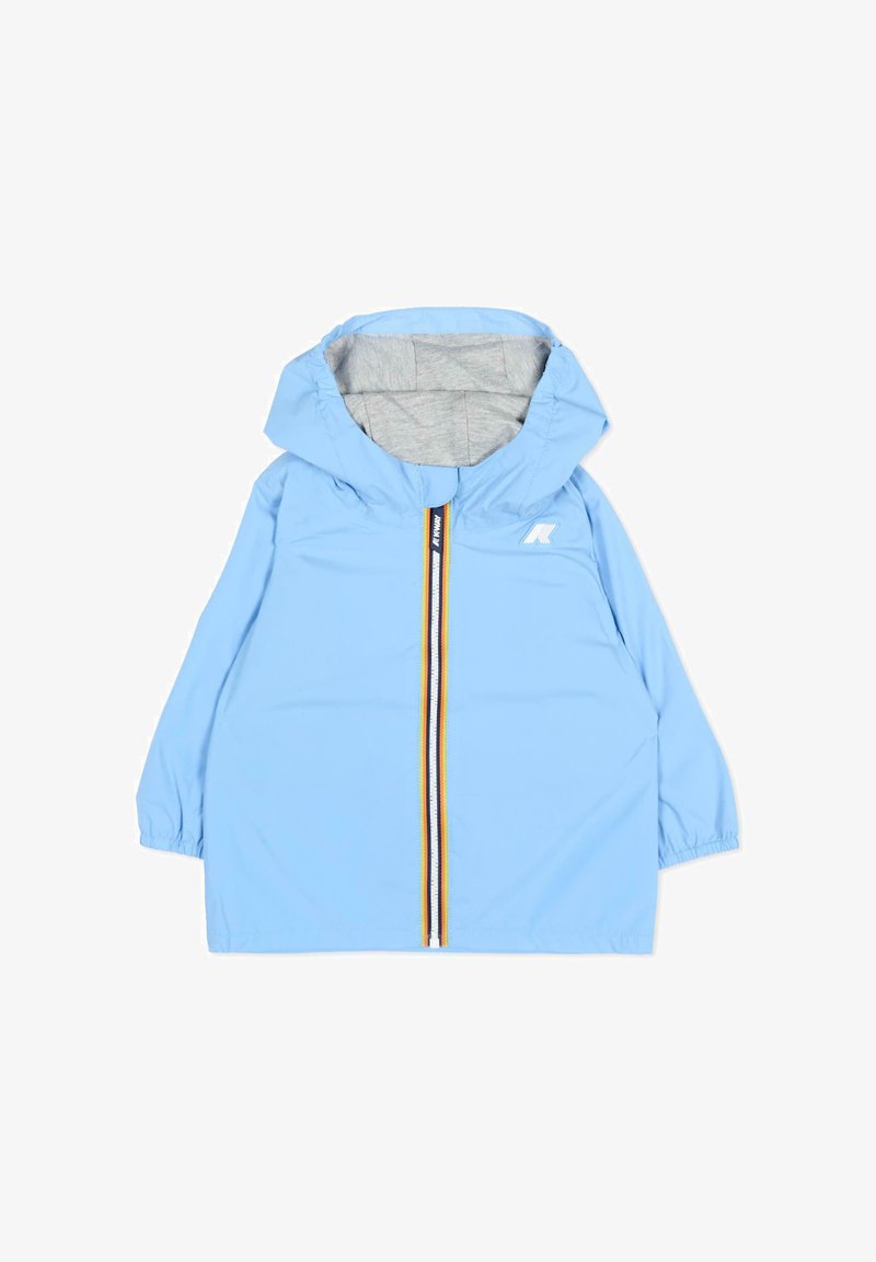 Jasnoniebieska dziecięca kurtka z kapturem, z szarą podszewką, elastycznymi mankietami i przednim zamkiem błyskawicznym ozdobionym żółtymi, białymi i czarnymi paskami.