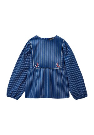 Blouse bleue à manches longues avec des rayures verticales blanches, manches amples, devant carré avec bavette, et petits motifs brodés de chiens rouges près de la poitrine.