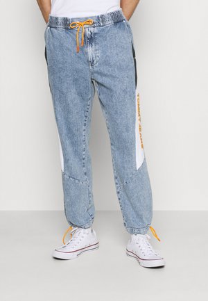 LOOSE ELASTICTD WINDPANTS - Relaxed fit jeans - light-blue denim