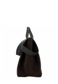 Borsa in suede marrone scuro dalla forma strutturata, con una tracolla in pelle nera e un design minimalista, che mette in risalto linee pulite e texture.