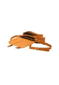 Borsa a tracolla in pelle color tan con scomparto principale con zip, tasca aperta sottostante, tracolla regolabile e dettagli in metallo.