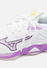 Mizuno WAVE MOMENTUM 3 - Volejbalové boty - white/patrician purple/quince