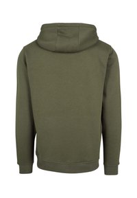 Sudadera con capucha de color verde oliva, tejido suave, puños y dobladillo acanalados, textura lisa y un diseño simple y sin adornos.