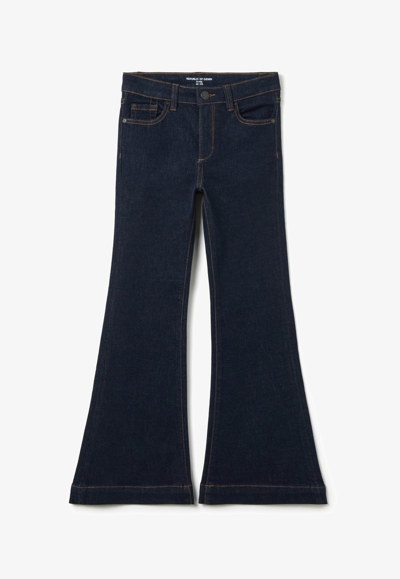 Jeans acampanados de mezclilla oscura con una cintura alta, cinco bolsillos y detalle de costura en contraste a lo largo de las costuras.