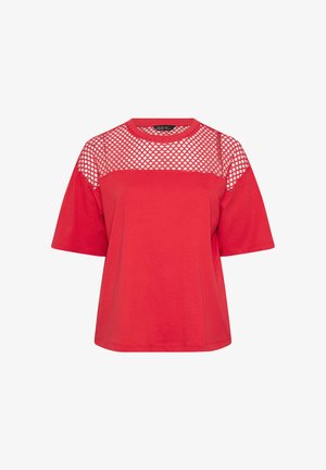 Chemise rouge à manches courtes avec col rond et panneau en maille sur les épaules et le haut de la poitrine.