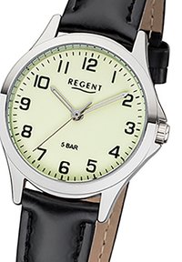 Montre analogique avec un boîtier en acier inoxydable, un cadran crème, de grands chiffres noirs et un bracelet en cuir noir. Résistante à l'eau jusqu'à 5 bars.
