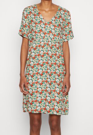 Jurk met korte mouwen en een V-hals, voorzien van een kleurrijk bloemmotief in rood, wit en groen op een beige achtergrond. Lichtgewicht stof.